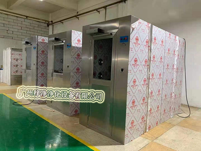 風(fēng)淋室風(fēng)淋屏應(yīng)用對于候診室和病房的空氣潔凈室與患者健康具有重要意義