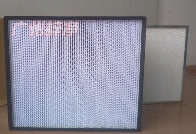 HS有隔板高效過濾器可廣泛用于光學電子、LCD液晶制造，生物醫藥、精密儀器、飲料食品，PCB印刷等行業無塵凈化車間的空調末端送風處。